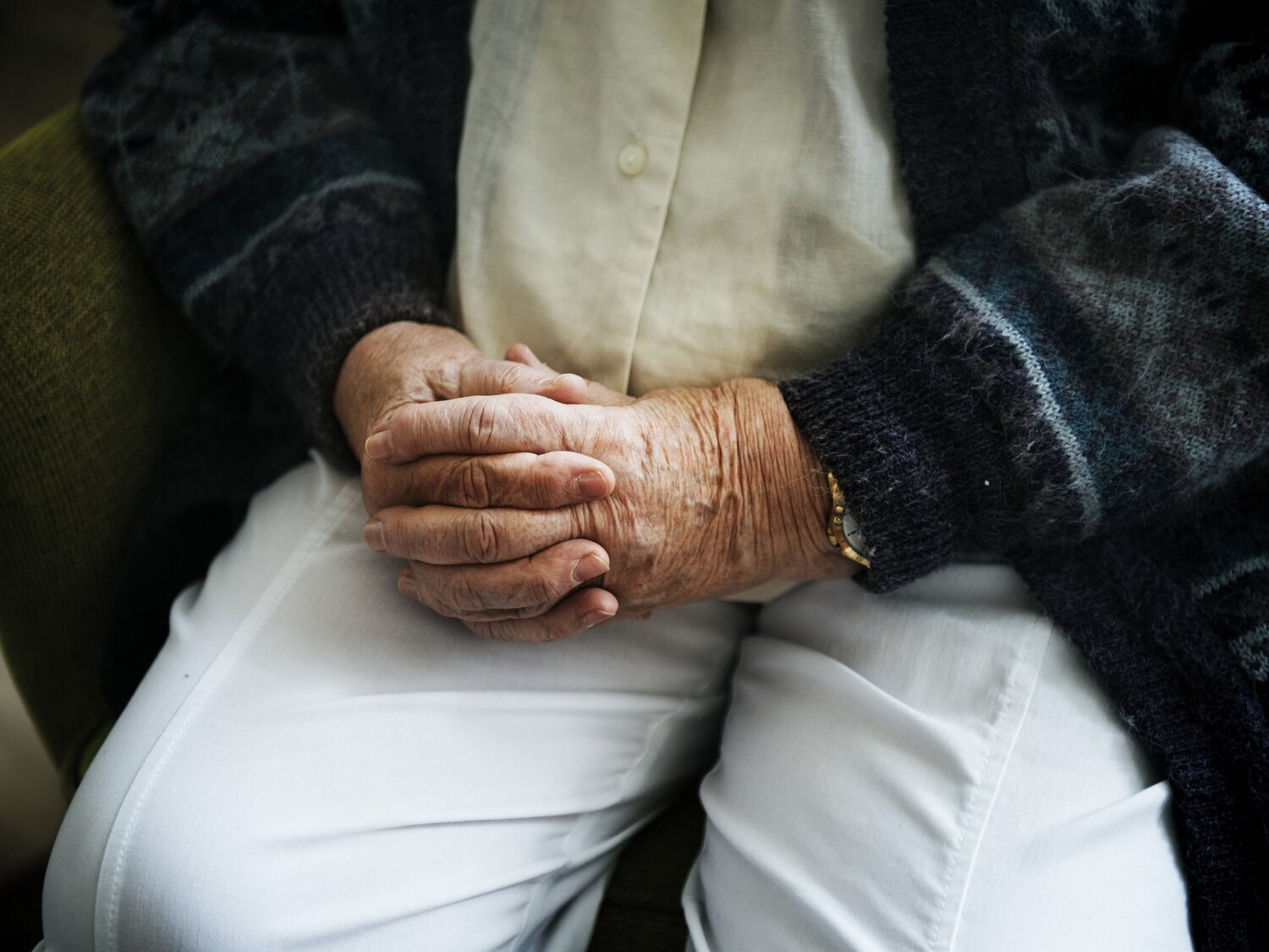 Un anciano con alzheimer sufre graves quemaduras tras ser abandonado en la terraza de una residencia