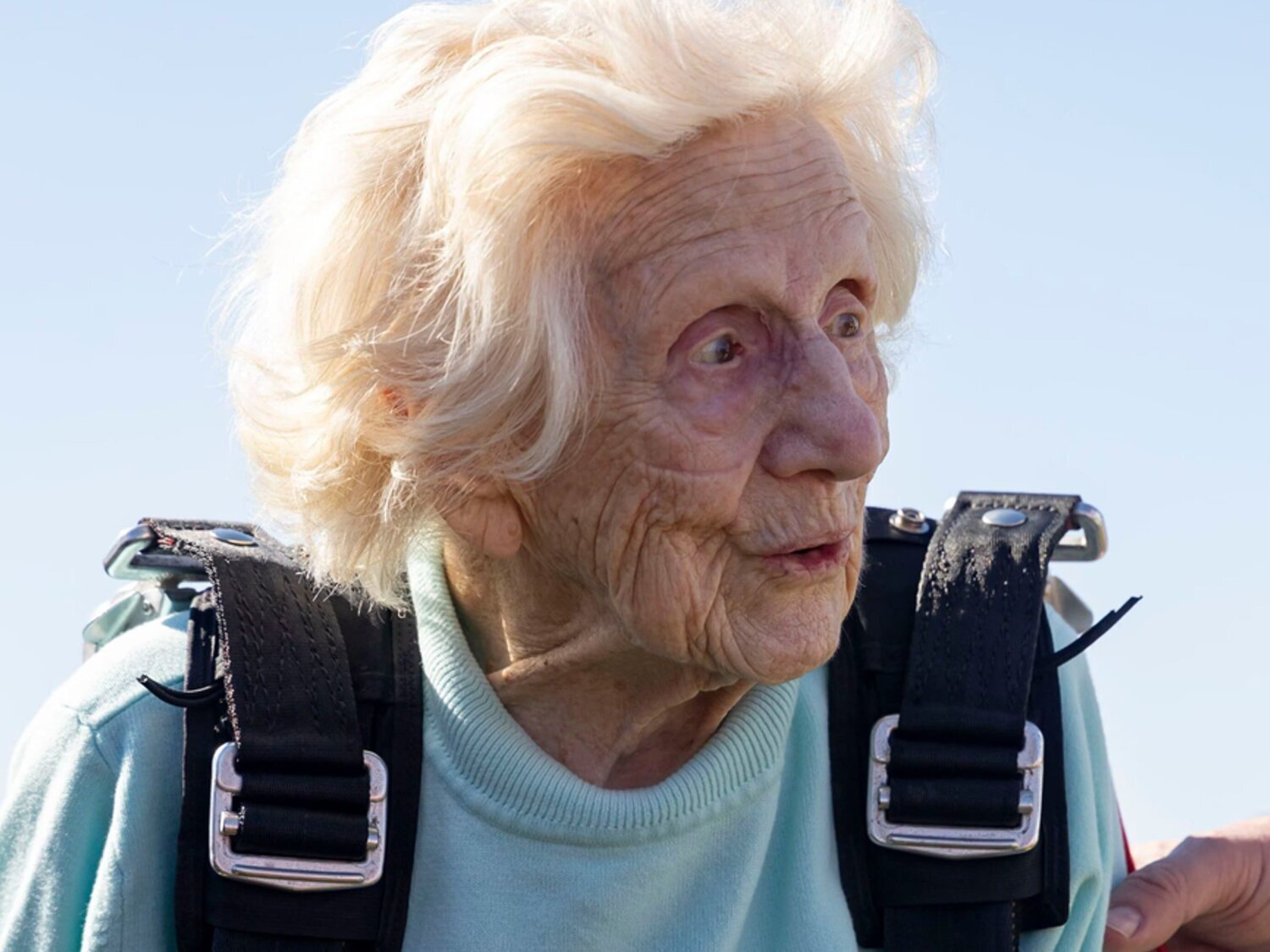 Muere con 104 años la mujer más longeva en saltar en paracaídas dos semanas después del récord Guinness