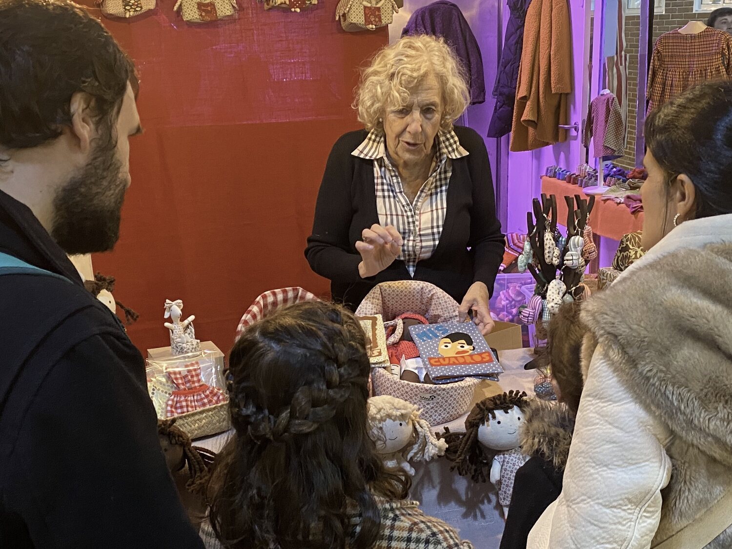 Un proyecto solidario: visitamos Zapatelas, la iniciativa de Manuela Carmena