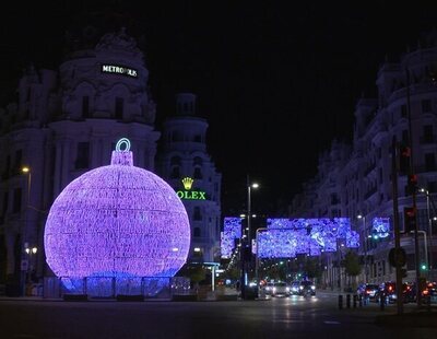 Ya hay fecha para el encendido de las luces de Navidad en Madrid: la gran bola abandona la Gran Vía