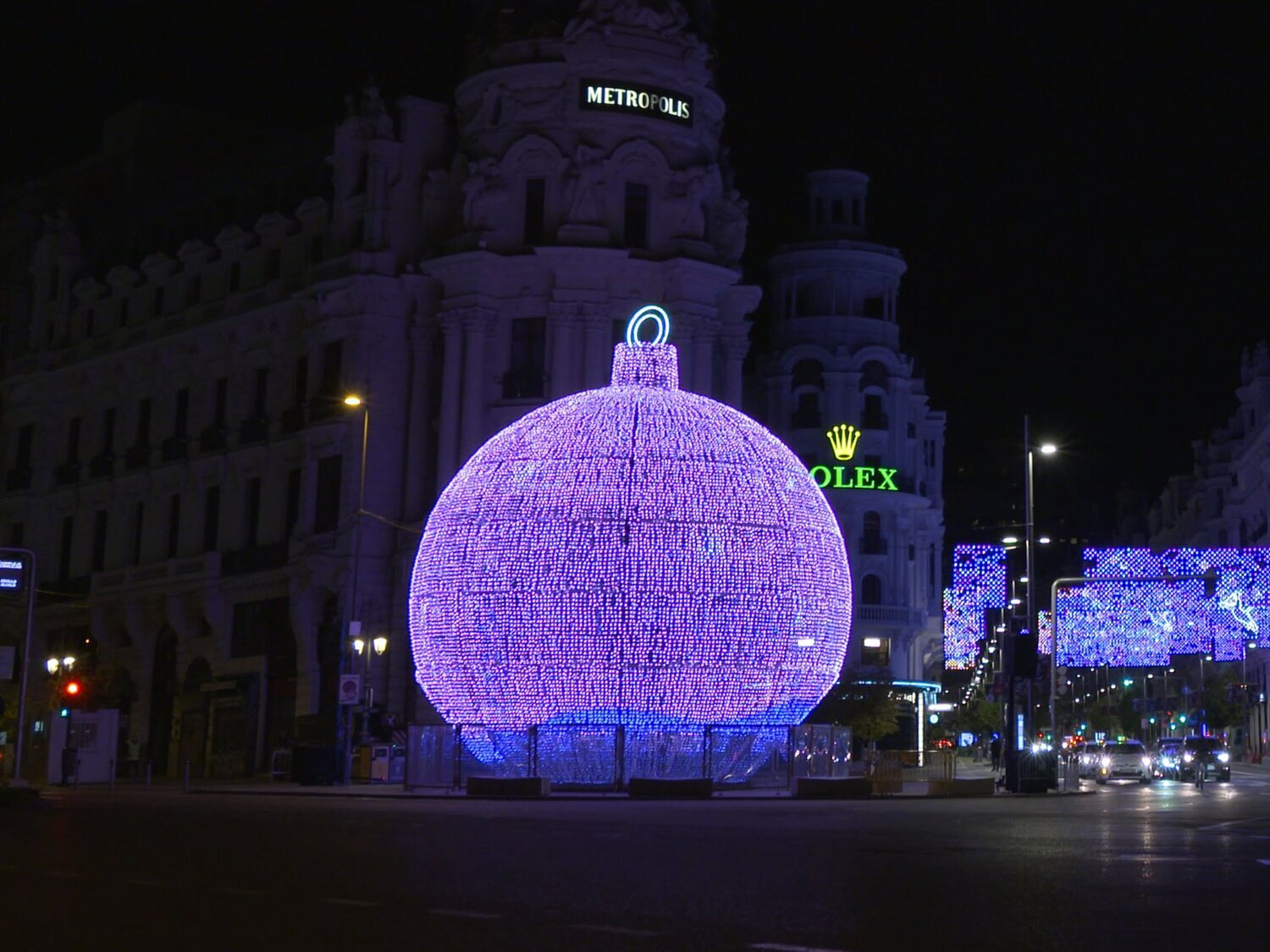 Ya hay fecha para el encendido de las luces de Navidad en Madrid: la gran bola abandona la Gran Vía