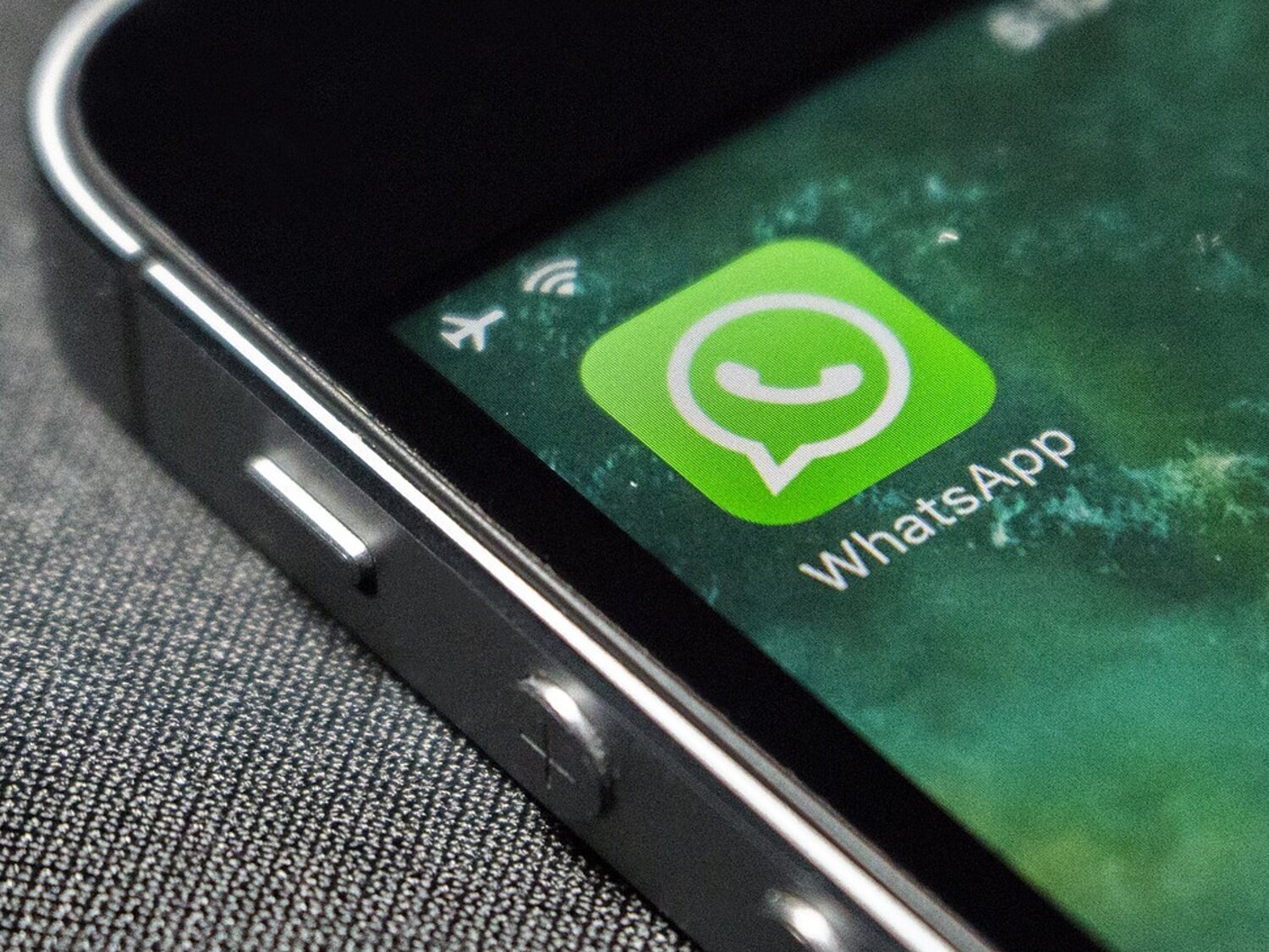 Compartir conversaciones privadas de WhatsApp o chats privados: ¿Qué dice el Código Penal?