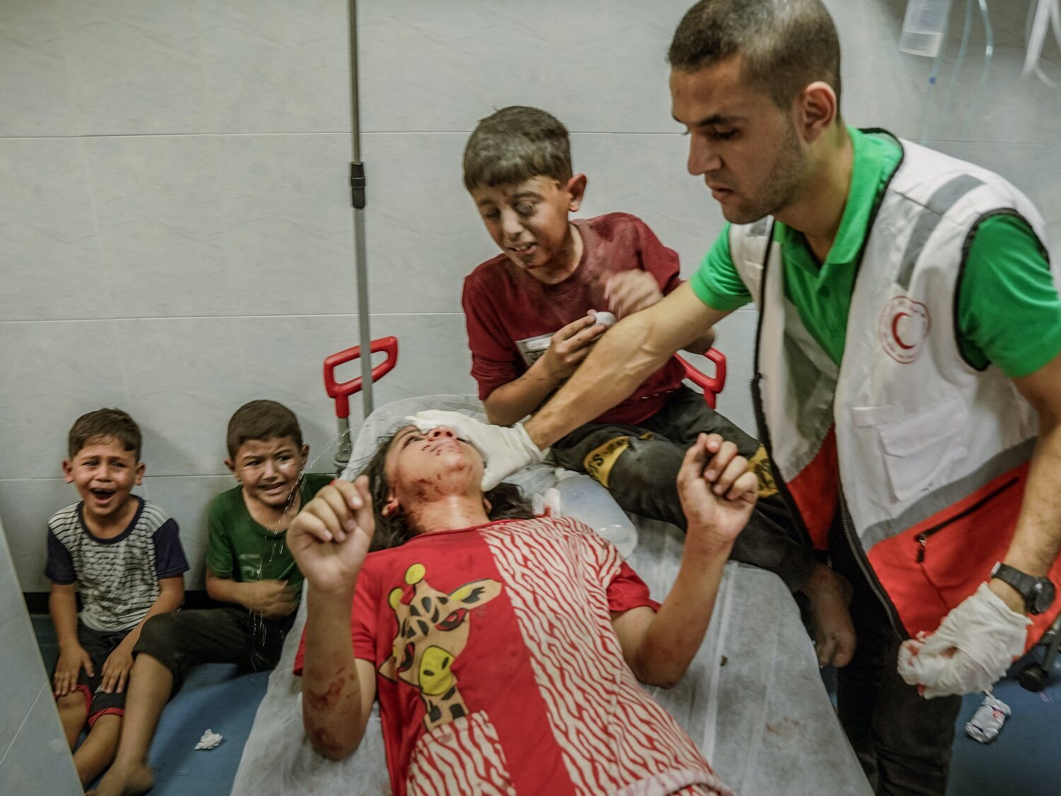 UNICEF denuncia más de 400 niños palestinos muertos o heridos al día en Gaza por los bombardeos de Israel