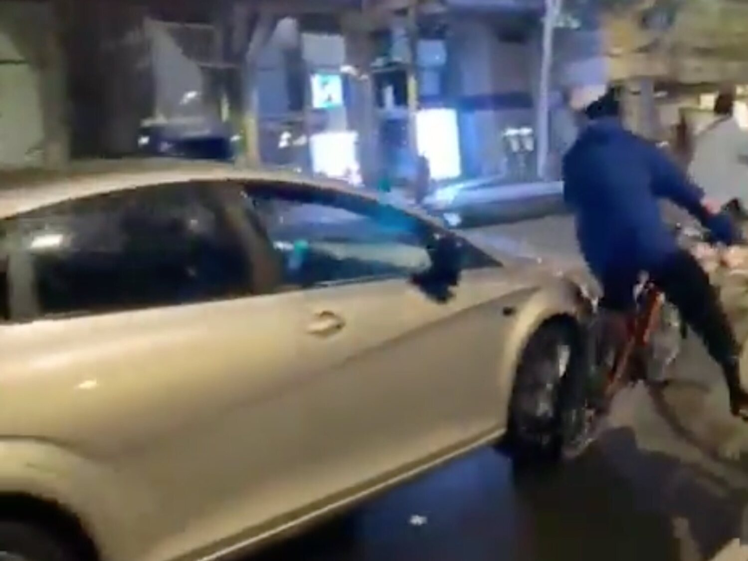 Un hombre atropella a un grupo de ciclistas en una marcha a favor de Palestina en Madrid