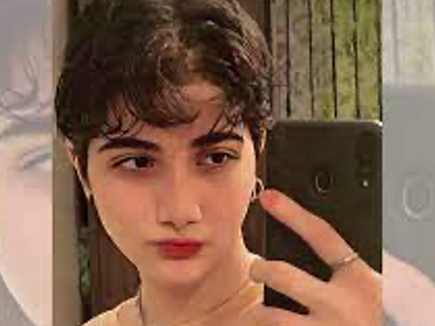 Muere con 16 años Armita Garavand, la joven iraní agredida en el Metro de Teherán por no usar velo