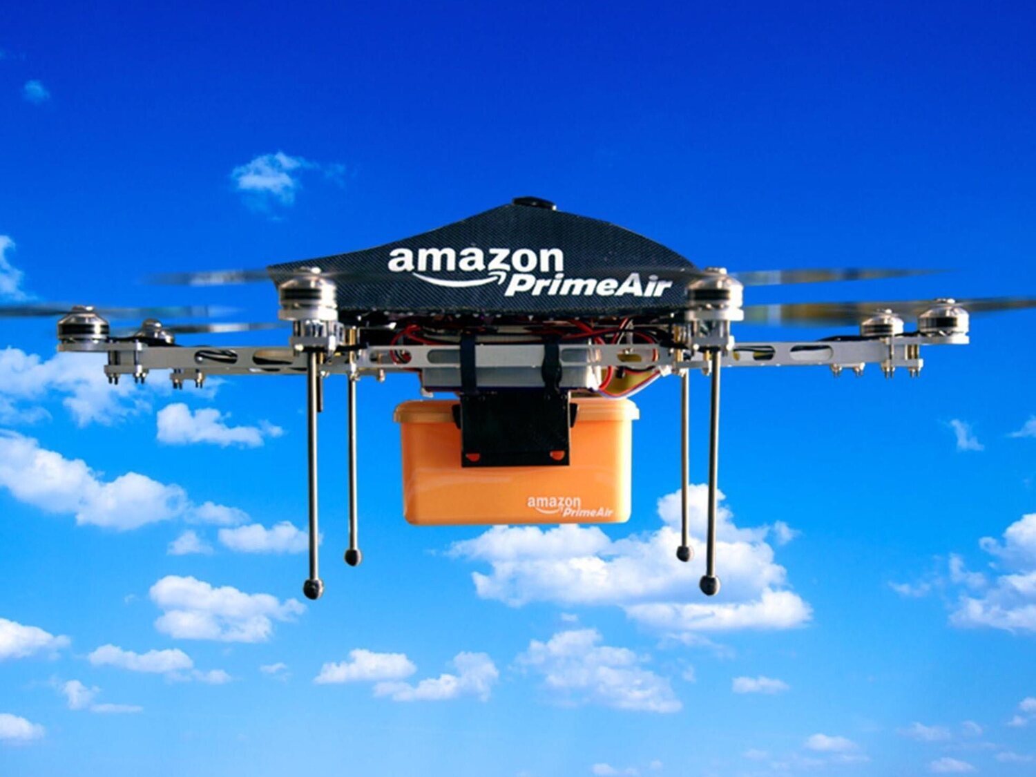 Amazon anuncia que comenzará a repartir paquetes con drones en Europa a finales de 2024