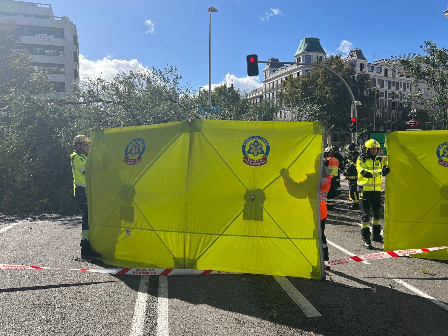 Muere una joven de 23 años al caer un árbol en el centro de Madrid