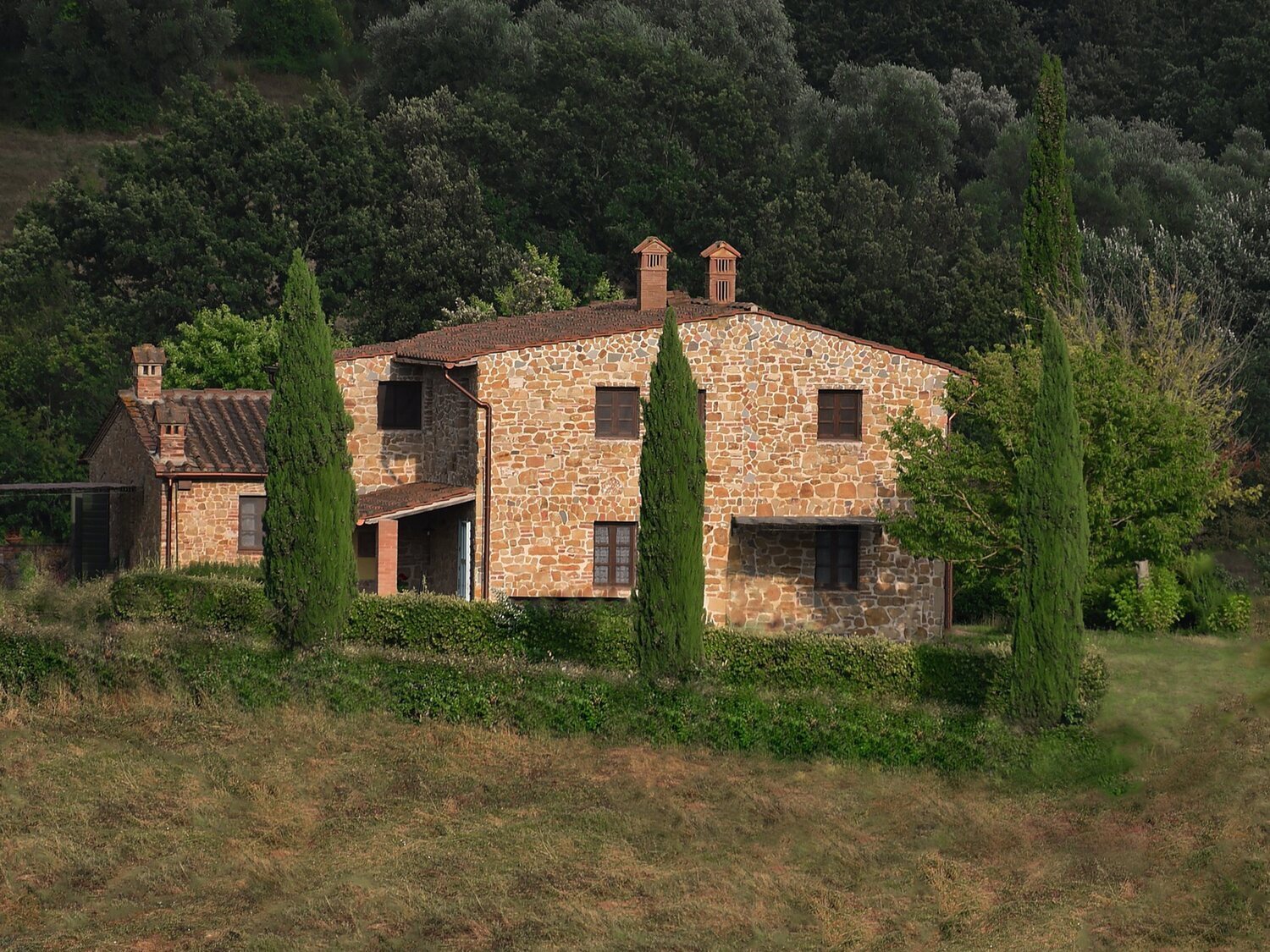 Varios pueblos de Italia venden casas por un euro: los requisitos que piden