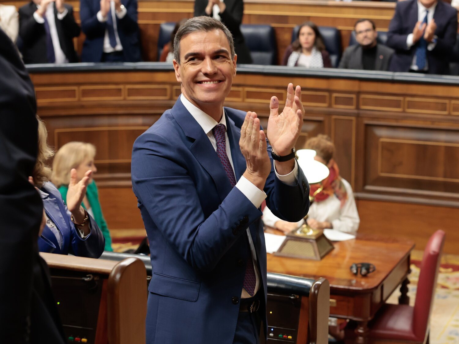 Pedro Sánchez es investido presidente del Gobierno superando la mayoría absoluta
