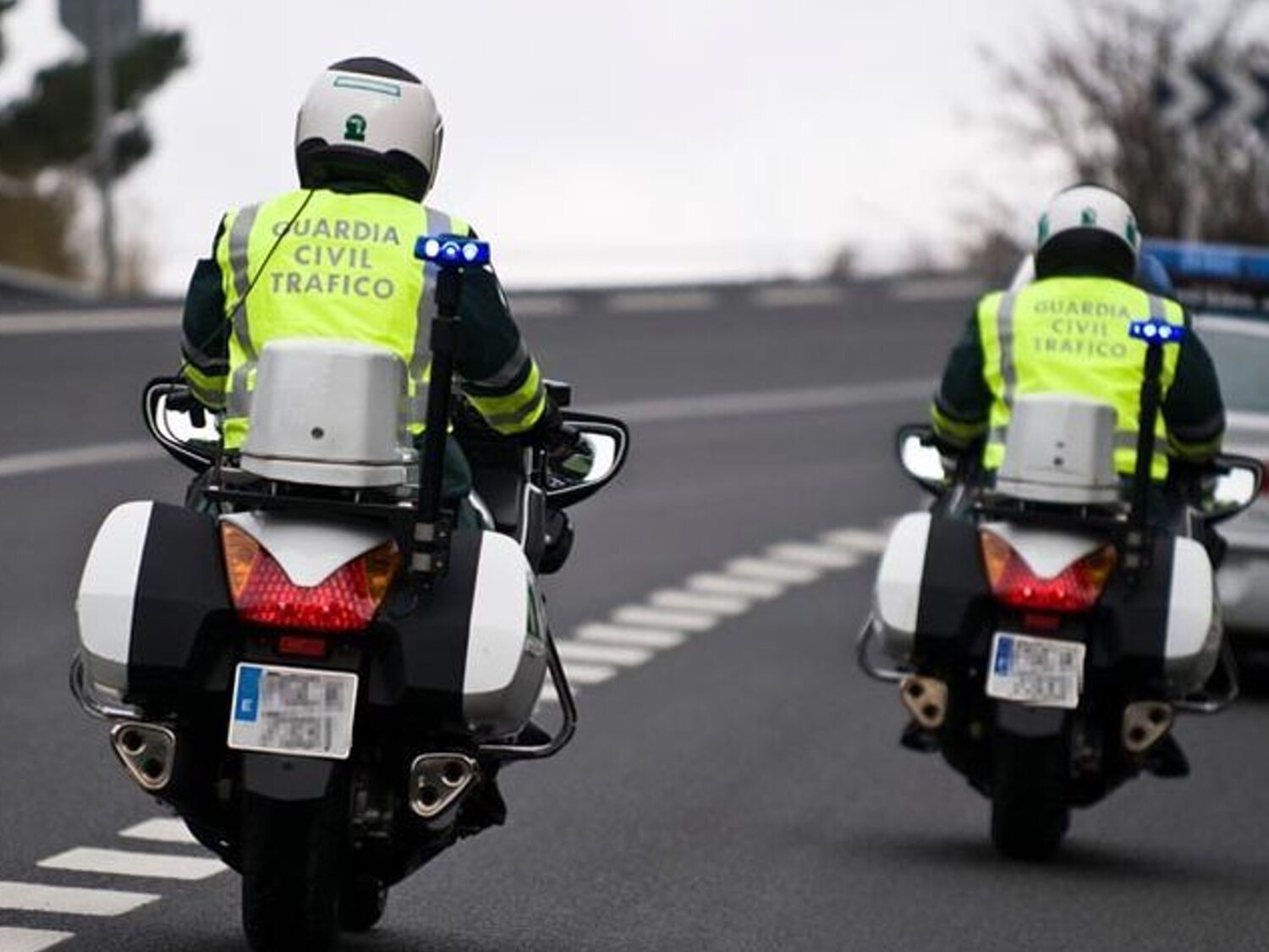 La DGT alerta: hasta 400 euros de multa por llevar así la bola de remolque en el coche