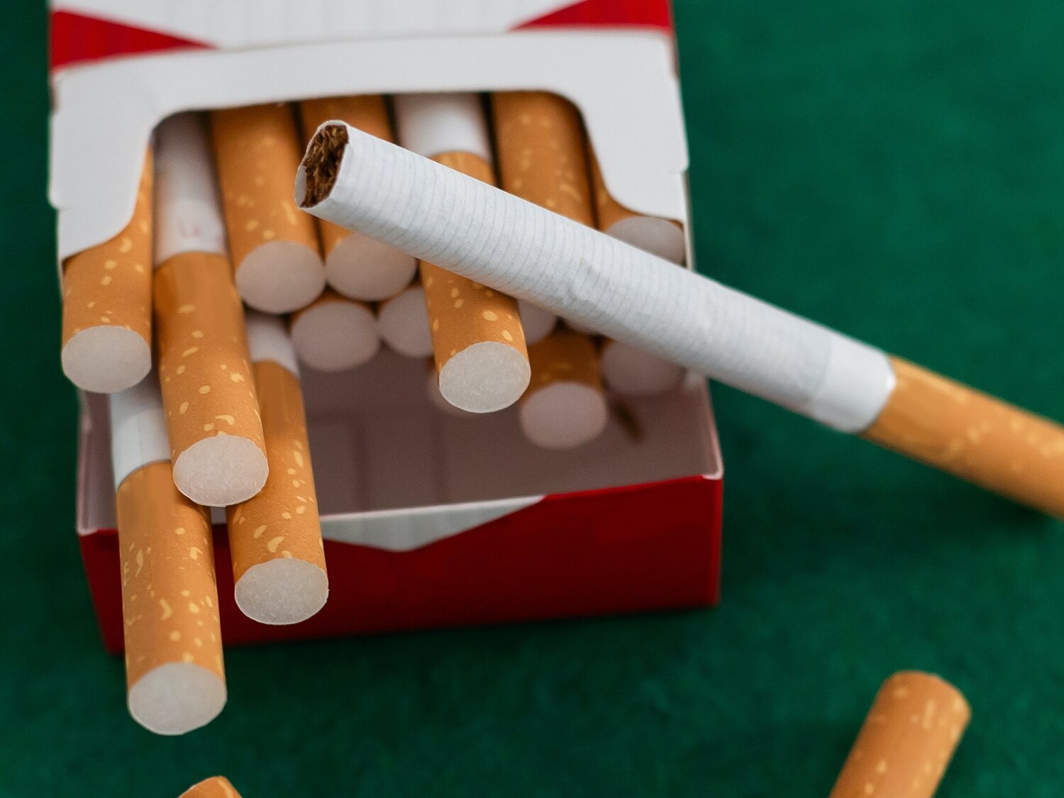 Francia, contra el tabaco: subirá el precio de la cajetilla a 12 euros