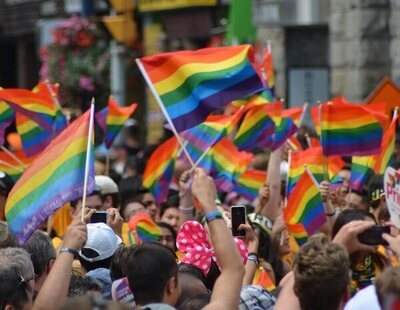 Las familias LGTBI ingresan un 20% menos que la media