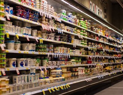 Alerta alimentaria: Sanidad retira estos alimentos del supermercado por listeria y salmonelosis