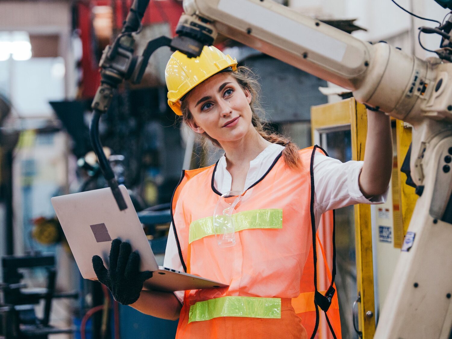 España creó 540.000 empleos en 2023 y el paro se redujo a su cifra más baja desde 2007