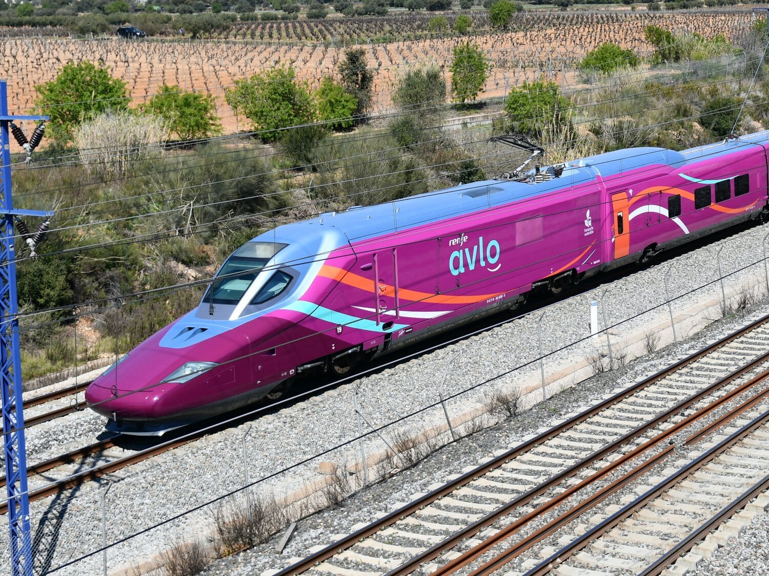 Los nuevos destinos de Avlo, la red de alta velocidad low cost de Renfe, en 2024