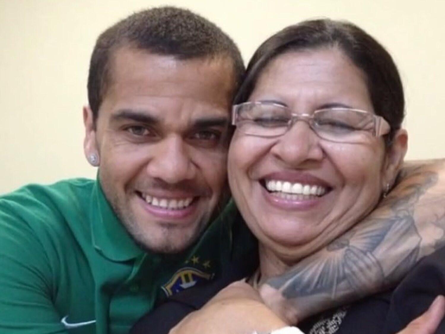 La madre de Dani Alves publica la identidad y vídeos de la presunta víctima de violación de su hijo: "Busca fama"