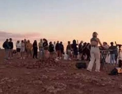 Celebran una rave en pleno cráter de un volcán en Fuerteventura