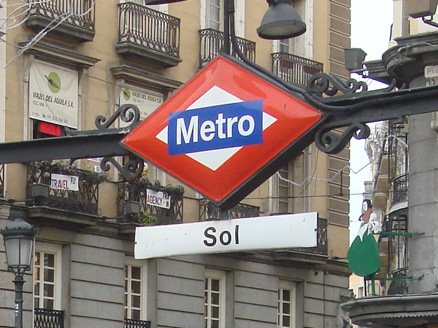 Llega el pago con tarjeta en los tornos del Metro de Madrid: todo lo que necesitas saber