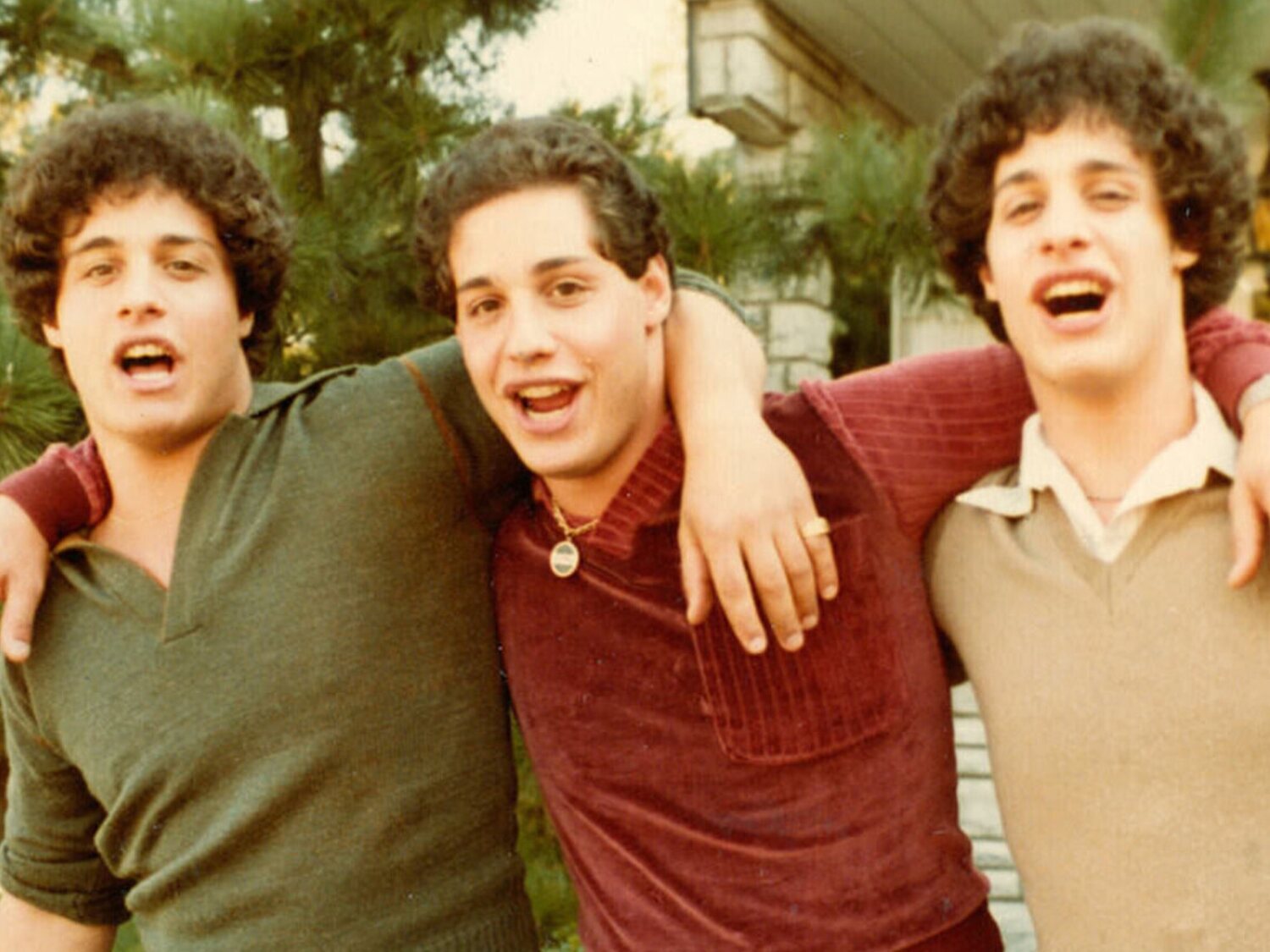 Bobby, Eddy y David: la historia de los trillizos separados al nacer para un experimento científico