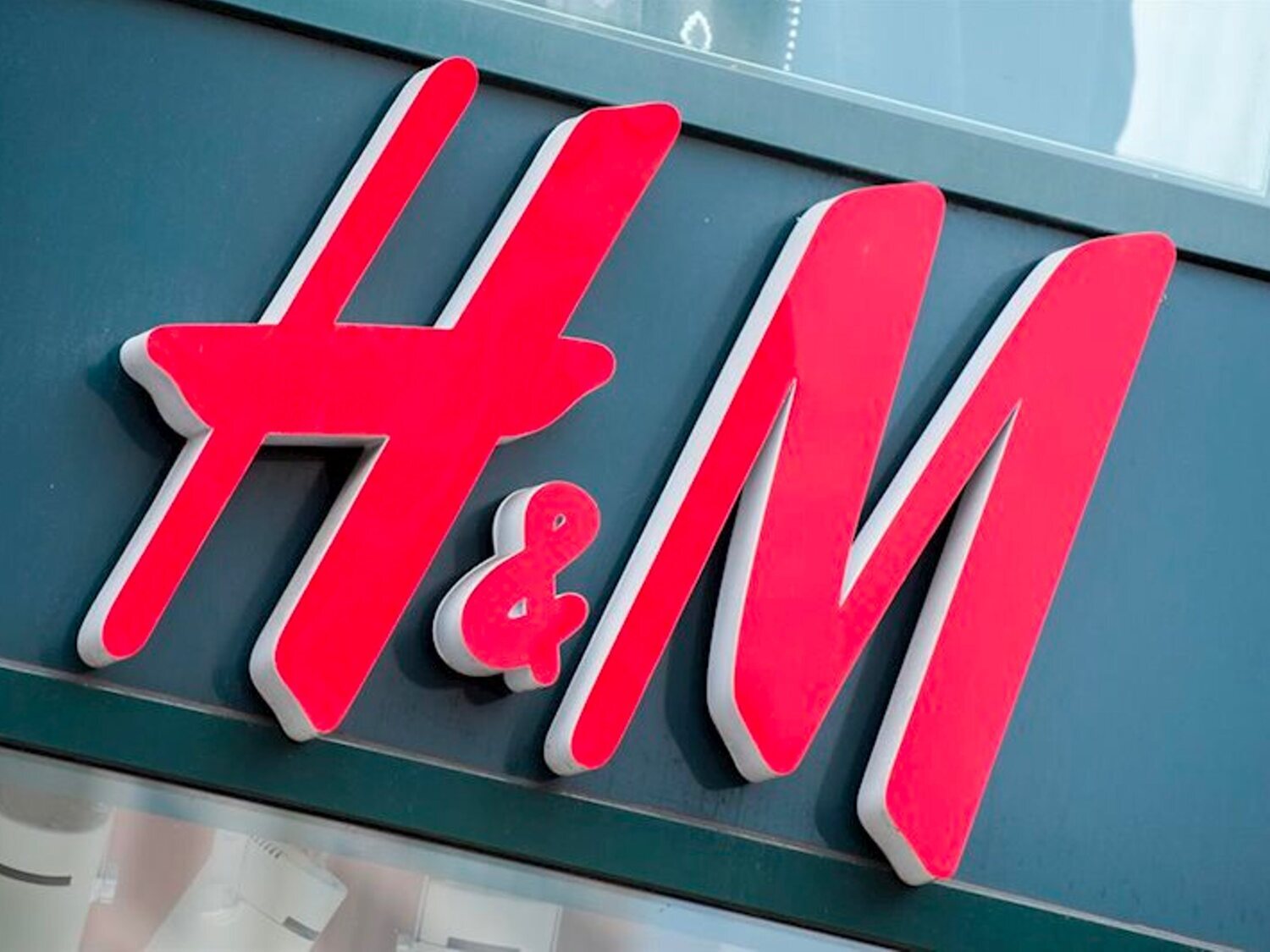 H&M retira un polémico anuncio acusado de sexualizar a niñas