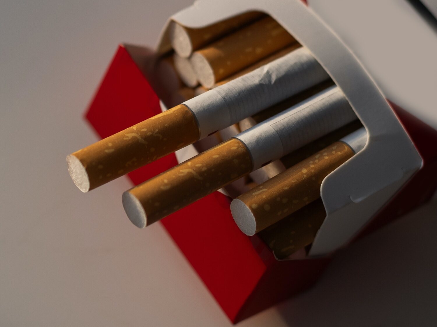 El Ministerio de Sanidad estudia subir el precio del tabaco en su nuevo plan