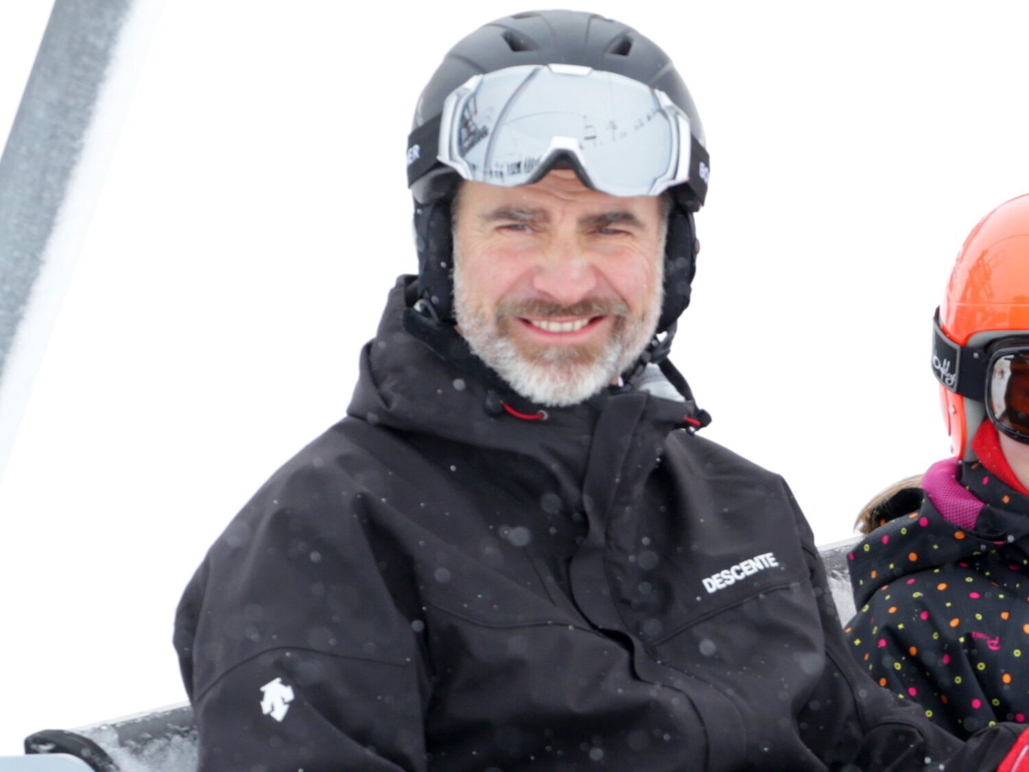 El rey Felipe vuelve a marcharse de viaje sin Letizia: esquí en Baqueira, restaurantes y reuniones
