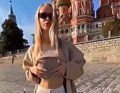 Rusia emite una orden de captura contra una modelo de OnlyFans que hizo topless en Moscú
