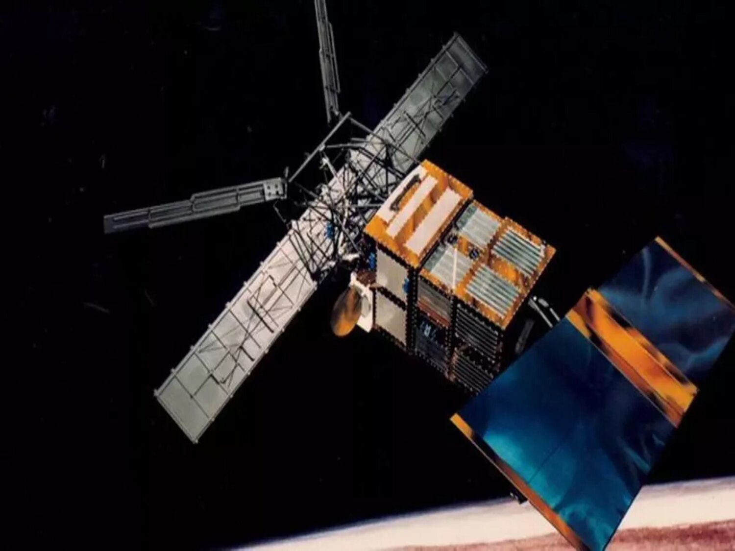 Un satélite de más de 2.000 kilos se dirige sin control a la Tierra y podría caer este 21 de febrero de 2024