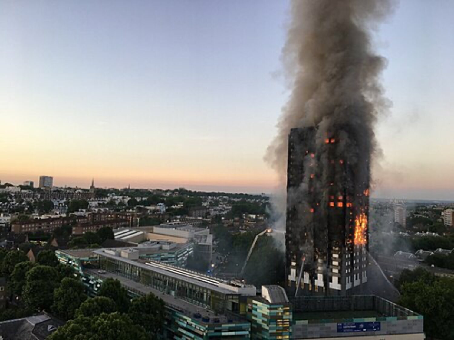 El precedente de la torre Grenfell de Londres y sus similitudes con el incendio de Valencia