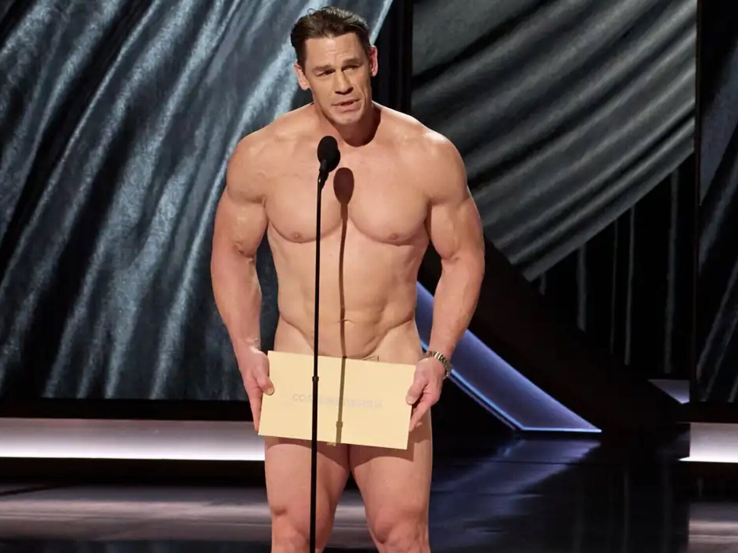 ¿Por qué John Cena ha salido completamente desnudo en los Oscar 2024?