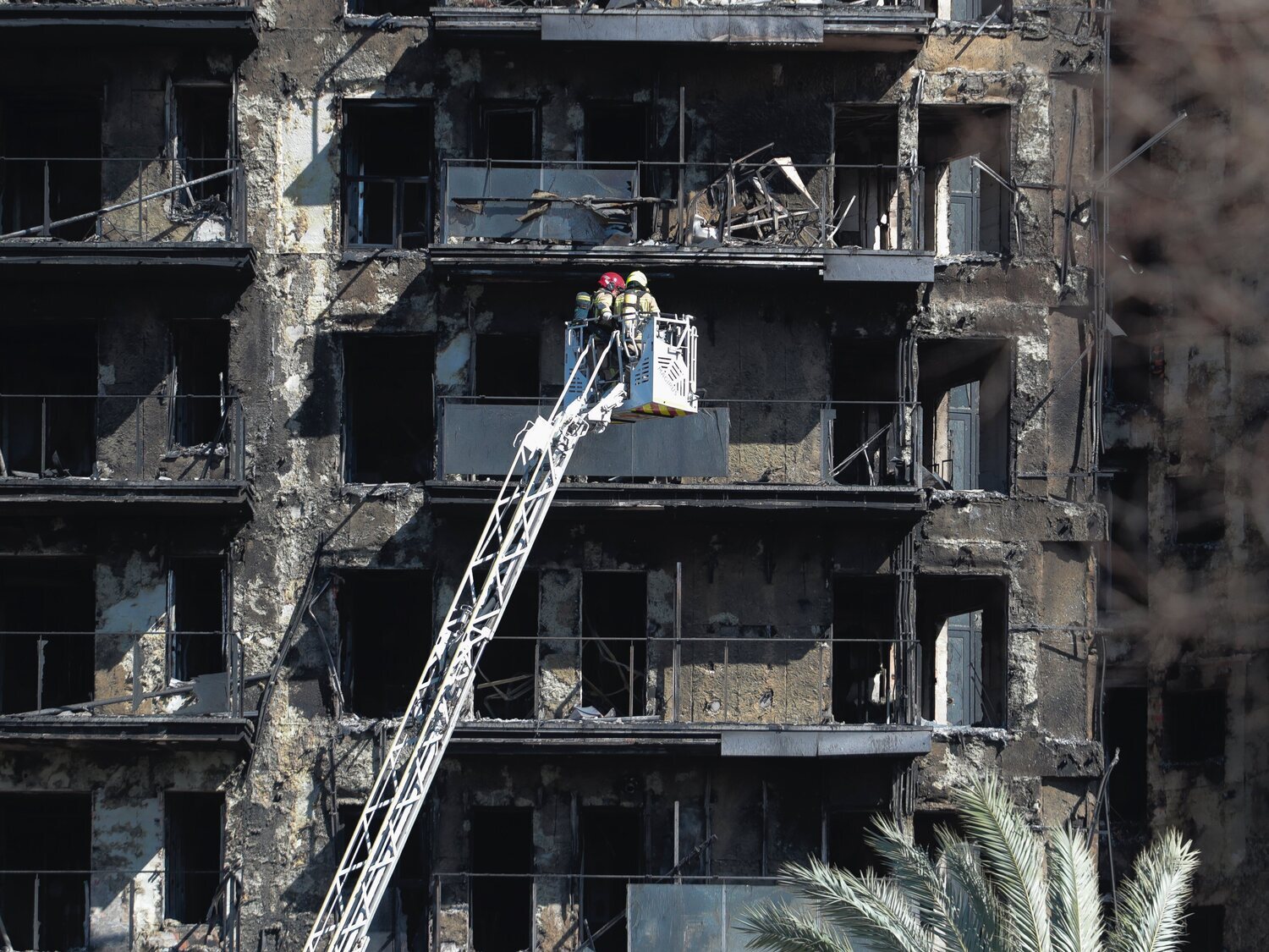 El fuego del incendio de Campanar (Valencia) se originó por un electrodoméstico y no en un toldo