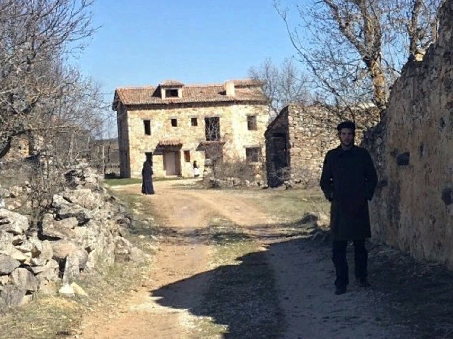 Este pueblo de Segovia se vende por 180.000 euros y se ha hecho viral por lo que se ve en Google Maps