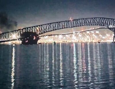 Un barco choca contra el mayor puente de Baltimore y lo derrumba mientras circulaban coches
