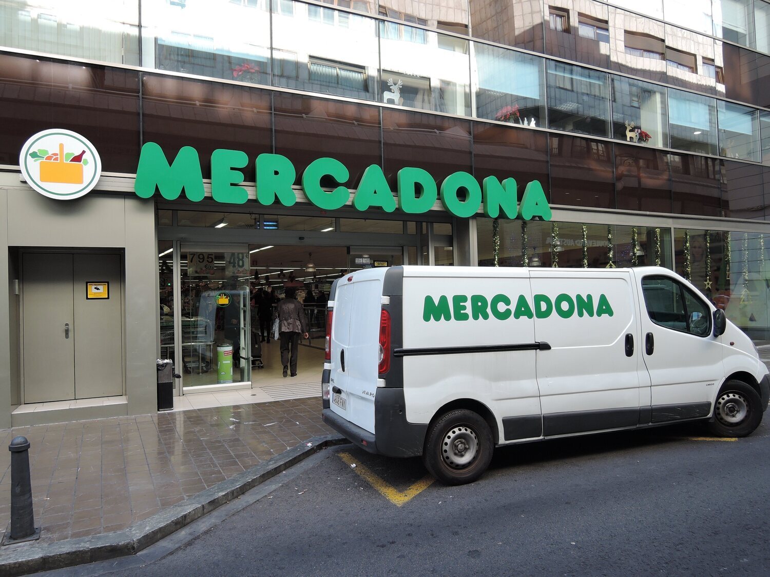 1.500 euros, con ESO y sin experiencia: Mercadona busca personal para sus supermercados en España
