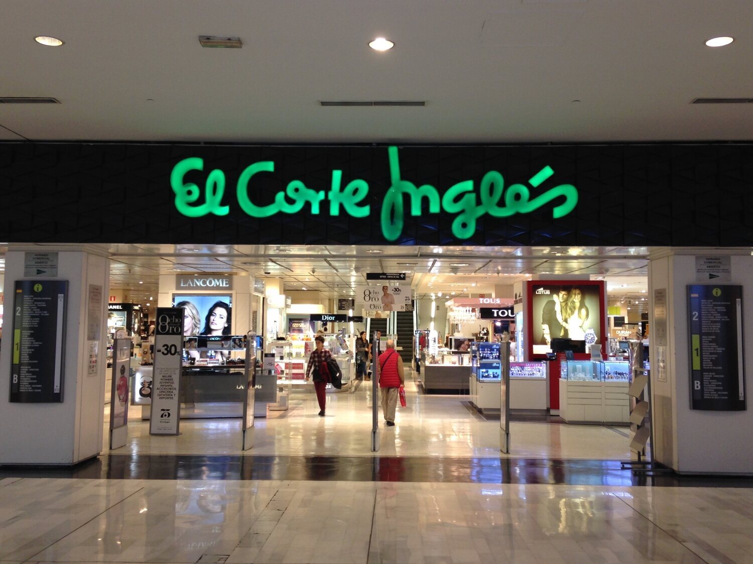 El motivo tras el cierre y venta de supermercados de El Corte Inglés