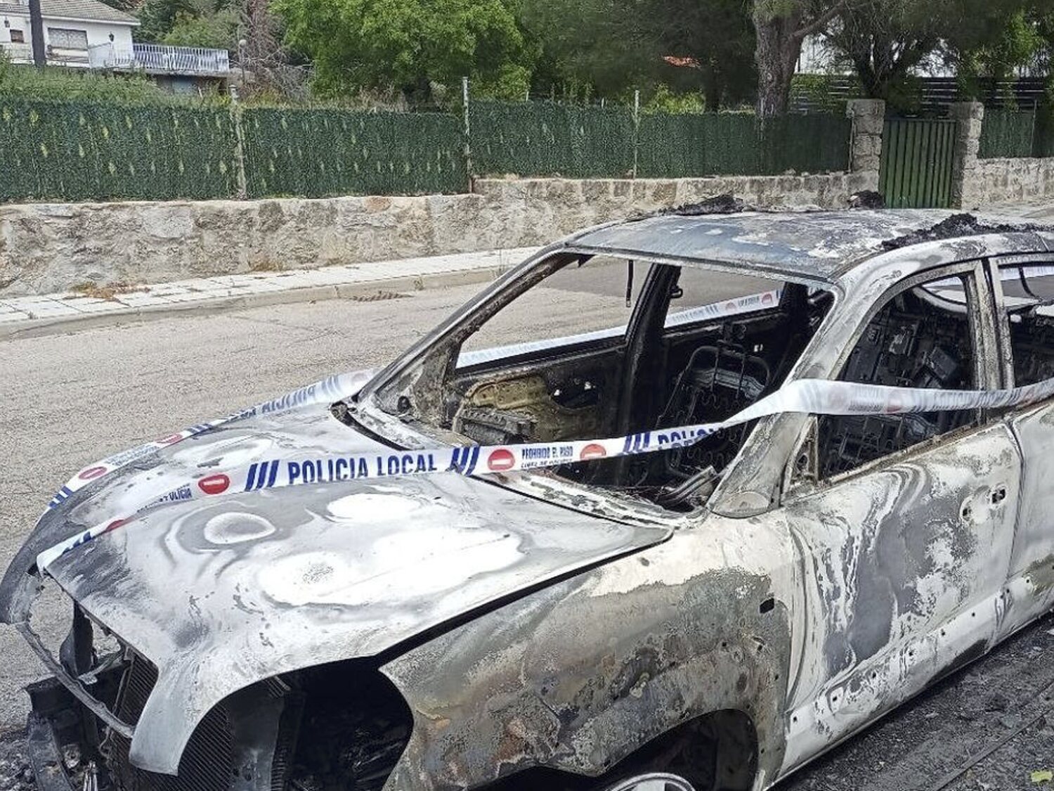 Arde el coche de un concejal de Podemos ante su casa en Los Molinos (Madrid) tras denunciar amenazas