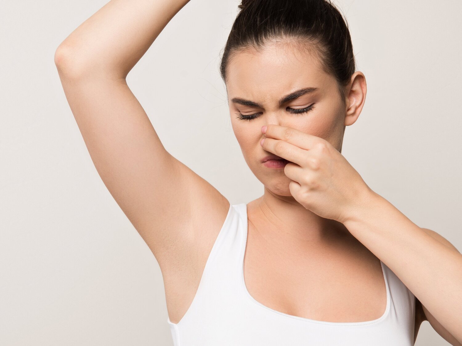 Esto es lo que dice tu olor corporal de tu salud, según los médicos