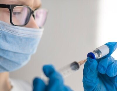 AstraZeneca retira la venta en todo el mundo de su vacuna contra el Covid-19