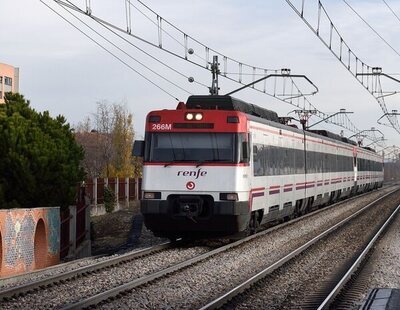 Pánico en Cercanías: evacuan un tren repleto de pasajeros en Vallecas entre una intensa columna de humo