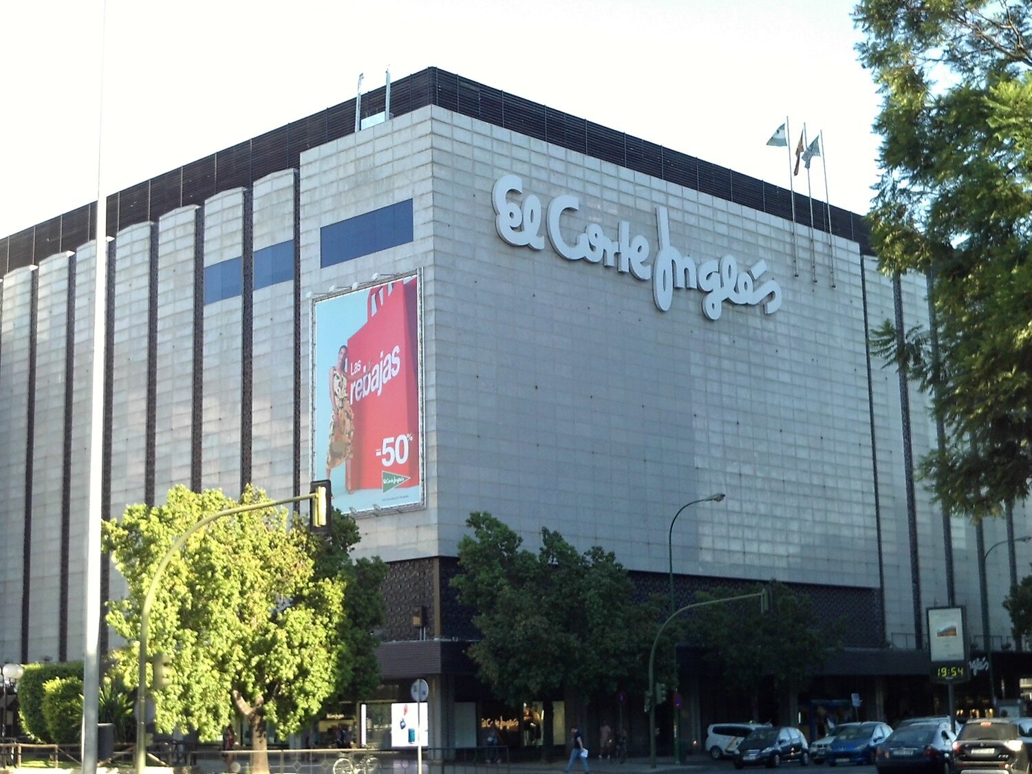 El Corte Inglés cambia el horario de sus centros comerciales: así abrirán a partir de ahora