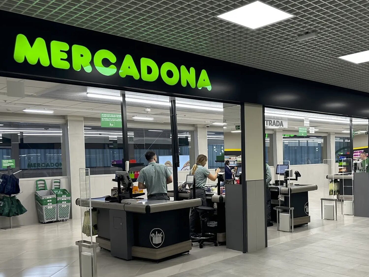 Compra unas toallitas en Mercadona y encuentra restos de manchas marrones en su superficie