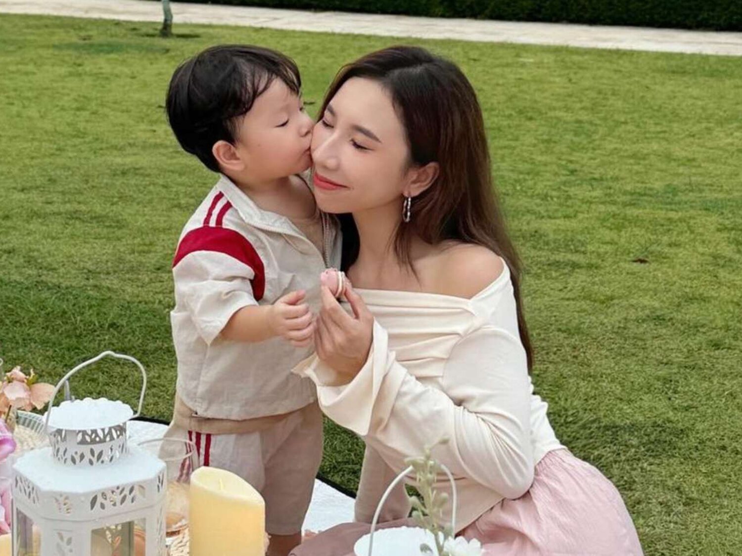 Muere el bebé de dos años de la popular influencer Jasmine Yong ahogado en una piscina