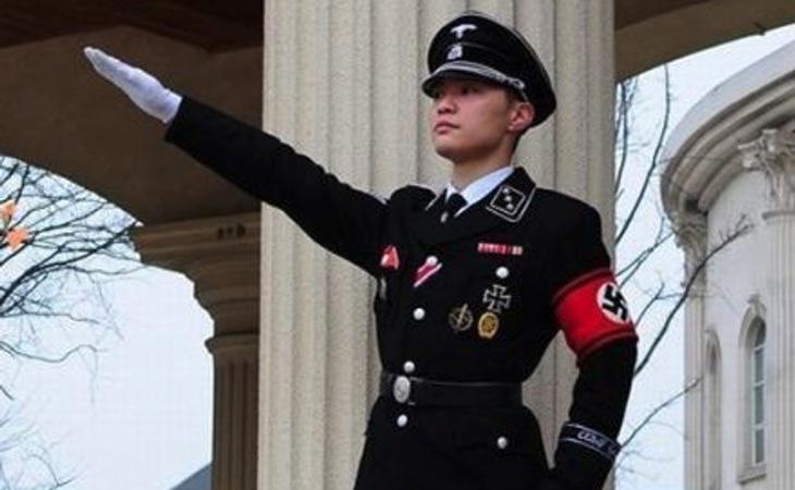 Un seguidor del 'Nazi Chic'