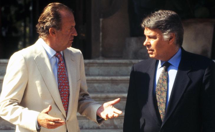 El Rey Juan Carlos junto a Felipe González en Palma de Mallorca