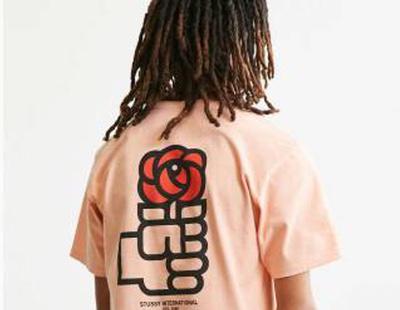 Retiran una camiseta hipster con el logo del PSOE después de que las redes se mofen