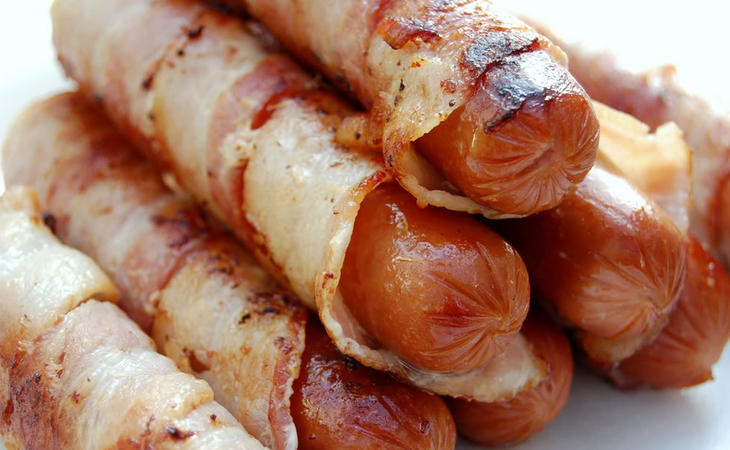 Bacon y salchichas, bombas contra la salud pública