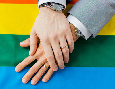 Todos los hombres se dan la mano: la campaña de los políticos holandeses en contra de la homofobia