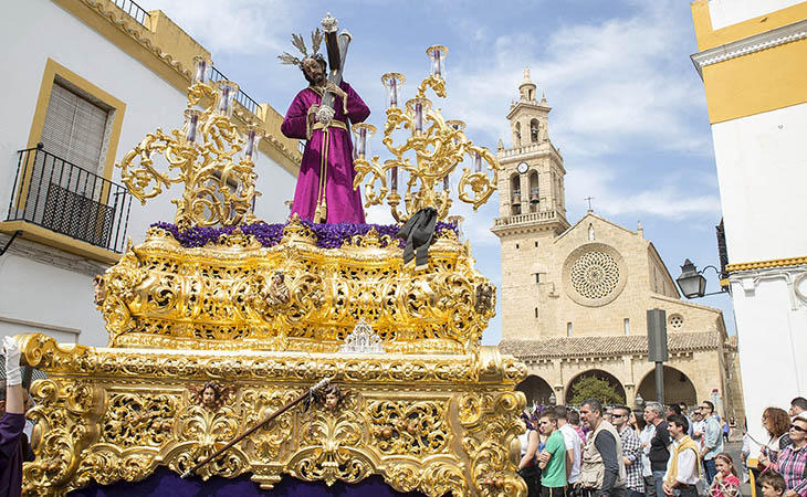 Las procesiones llenan las calles