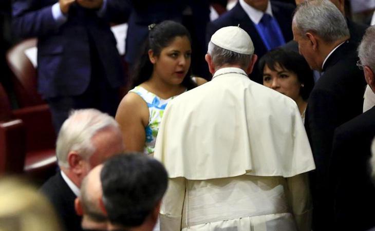 Karla Jacinto en un encuentro con el Papa