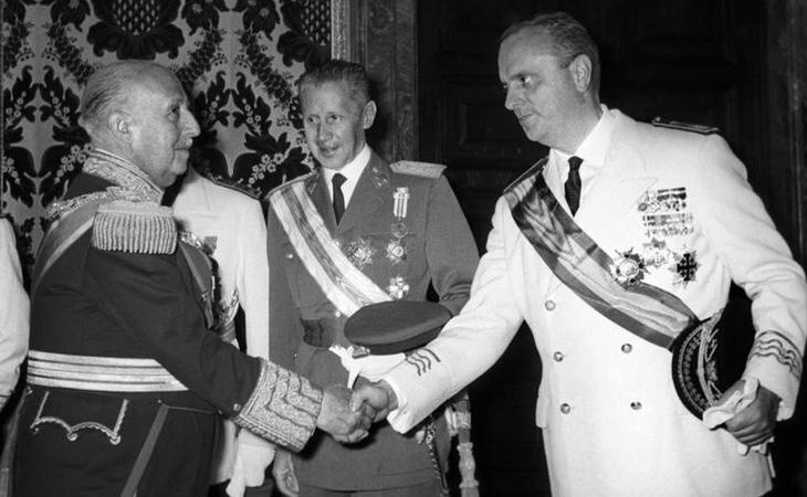 Manuel Fraga junto al dictador Francisco Franco